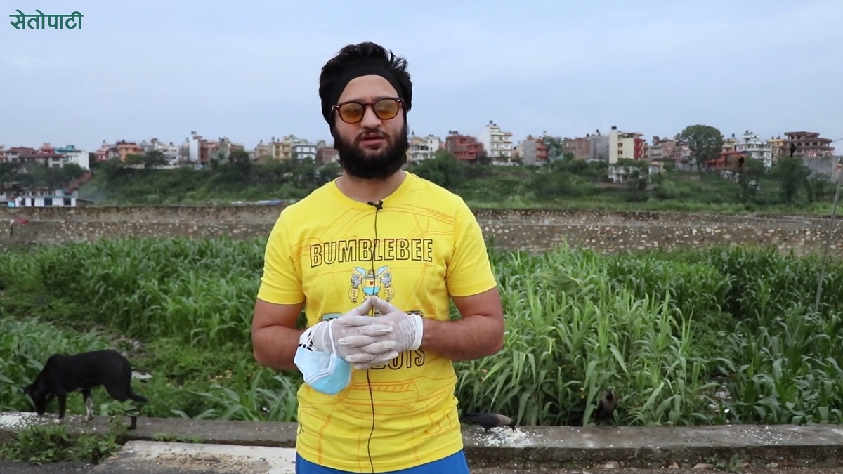 Saurabh feeding street animals for a year (video)